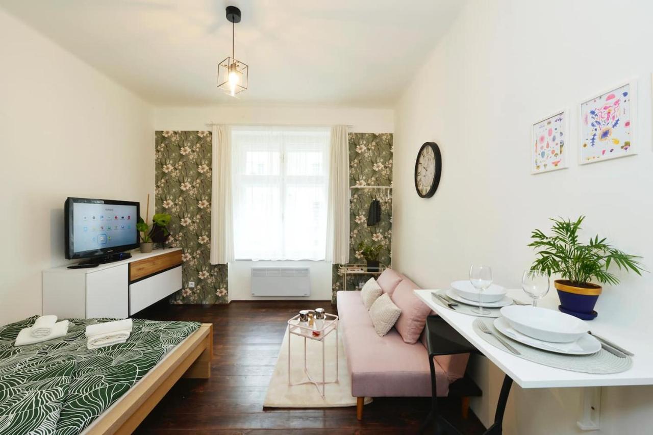 Lazy Sofa ° Apartment Hradec Kralove Ngoại thất bức ảnh